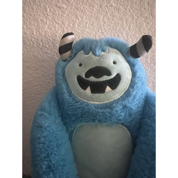 Pillowfort Yeti Blue Monster Huggable Plush Stuffed Animal 19” - Picture 2 of 6